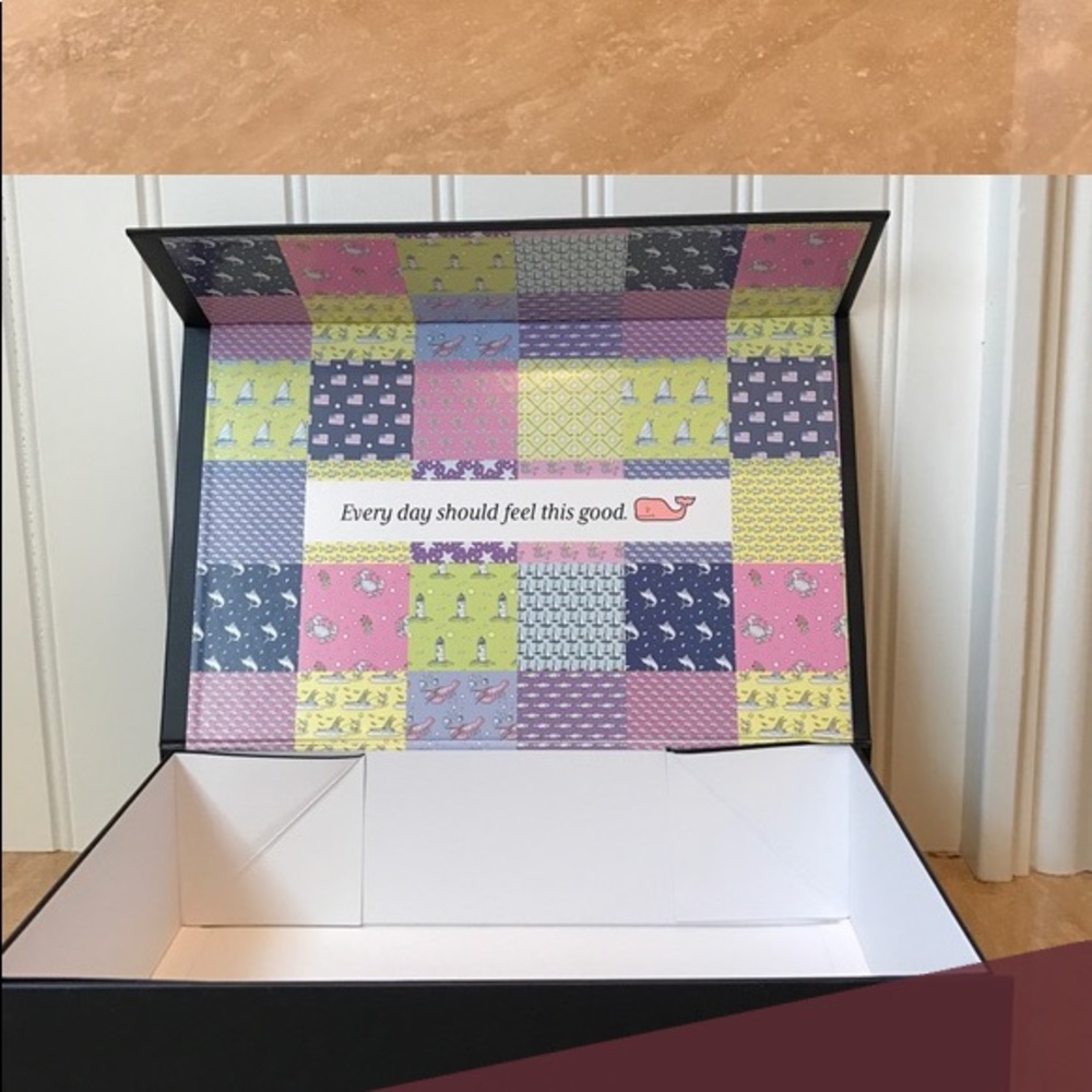 Vineyard vines gift box - Picture 2 of 2